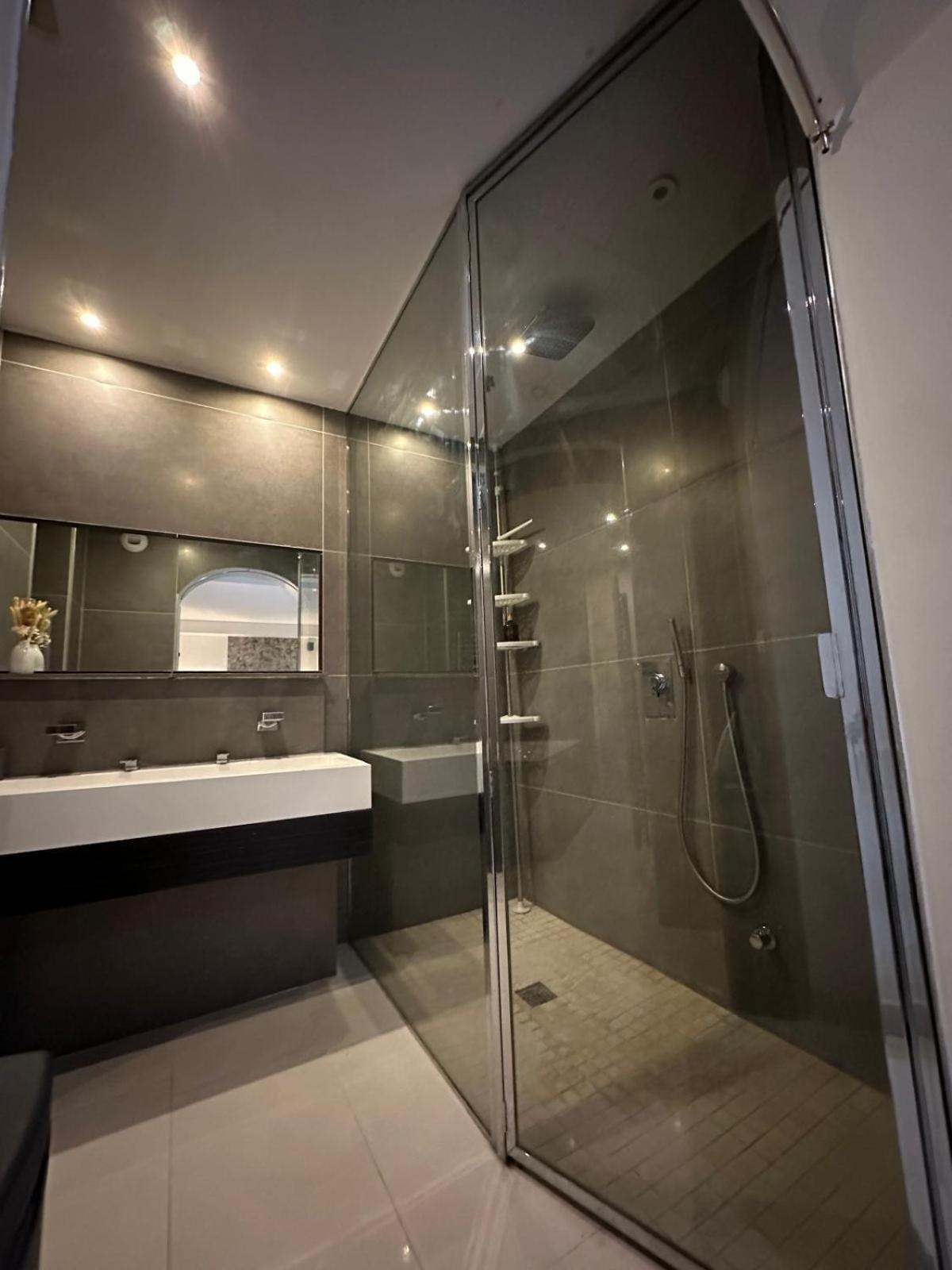 Les Champs Elysees-125M2 Modern And Spacious Paris Exterior photo